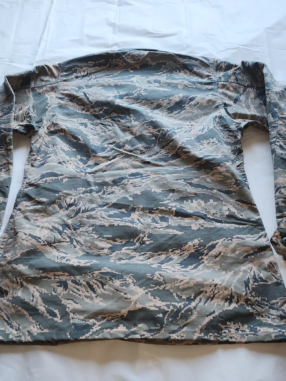 US ARMY Force Utility Camouflage Pattern Coat Men's Size 36L Is Used